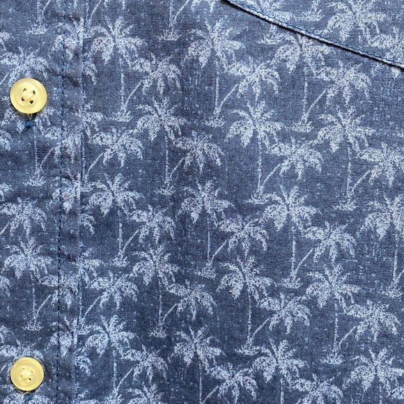 New CHAPS Men's LS Dress Shirt Size Medium Printed Palm Tree Hawaiian Blue - Picture 2 of 4